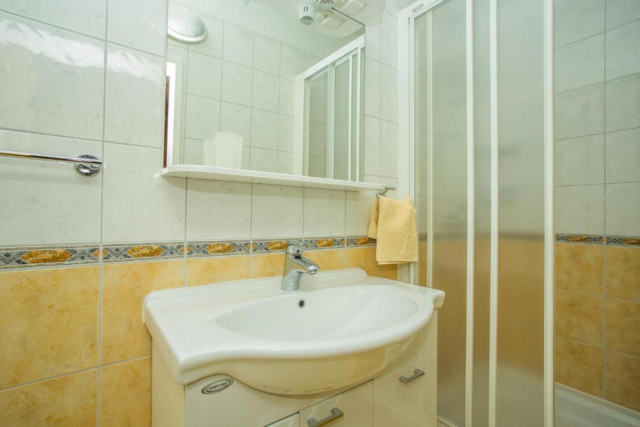 Apartments Nada Palit ภายนอก รูปภาพ